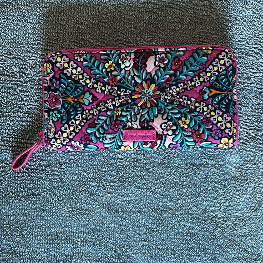 NWOT Vera Bradley Georgia Wallet